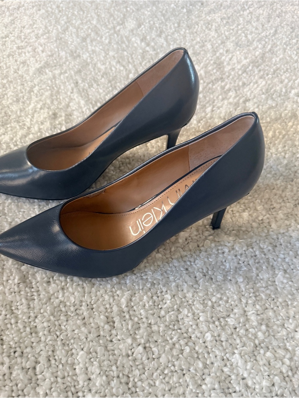 Calvin Klein Navy Blue Leather Pointed Toe Pumps Size 9.5 - Picture 2 of 8